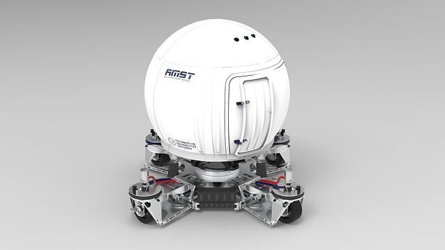 Auf einer Fläche fast so groß wie ein Fußballfeld kann der Fahrer den Simulator völlig frei bewegen