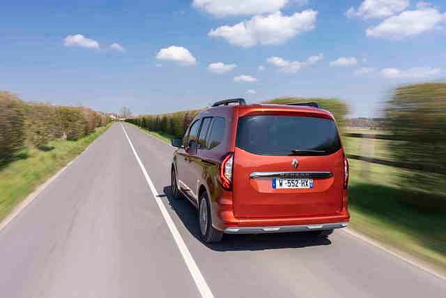 Im Vergleich zur ersten Generation des Kangoo hat die Neuauflage auch deutlich in der Breite zugelegt