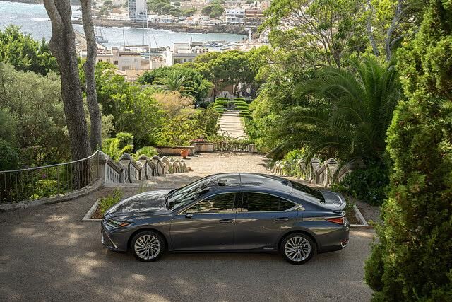 Trotz eigenwilliger Details ist der ES eine gefällige Erscheinung