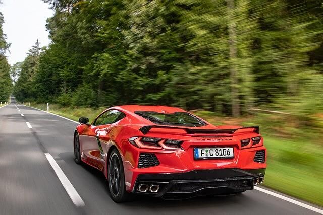 Hierzulande startet der Sportwagen-Klassiker jetzt zu Preisen ab 86.900 Euro für das Coupé und 93.400 Euro für das Cabriolet 