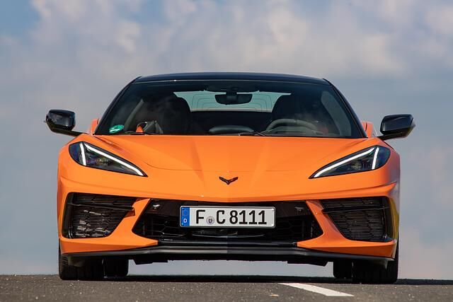 Der neuen Corvette wird weiterhin der Nachsatz „Stingray“ (Stachelrochen) angehängt, aber das ist fast schon das Einzige, was beim Wechsel auf die achte Generation geblieben ist