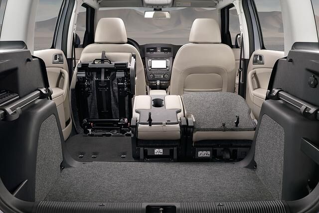 Wer den kompletten Fond für Transportzwecke benötigt, kann die drei Sitze auch ausbauen