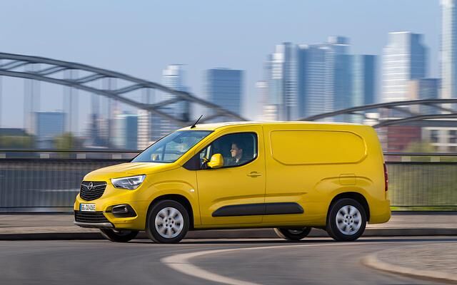 Der elektrische Opel Combo Cargo ist bis zu 4,75 Meter lang und bis zu 135 km/h schnell