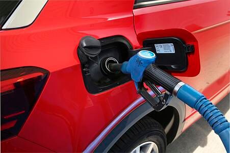 Ratgeber: Den hohen Treibstoffkosten ein Schnippchen schlagen - Sparen beim Fahren Ratgeber: Den hohen Treibstoffkosten ein Schnippchen schlagen - Sparen beim Fahren