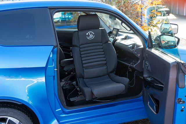 Eine weitere Besonderheit ist der Dreh- und Schwenksitz auf der Beifahrerseite