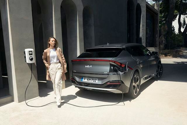 Ein fest mit der Wallbox verbundenes Ladekabel (Typ 2) dürfte für die meisten Nutzer die sinnvollste Variante sein