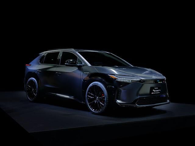 Toyotas erstes BEV-Modell, der bZ4X, präsentiert sich in Tokio als Sport Concept