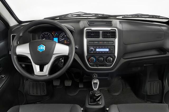 Eher pragmatisch als fancy eingerichtet: die Fahrerkabine des neuen Piaggio Porter