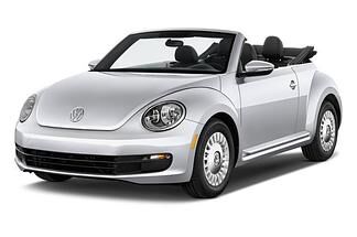 <h3 class='text-xl font-medium md:text-2xl md:font-semibold'>Platz 10: VW New Beetle, Cabrio, 2011 – heute</h3><p><a title="Tests und Erfahrungen VW Beetle Cabrio" href="https://www.autoplenum.de/auto/vw/beetle/cabrio-2011">Zu den Tests und Erfahrungen mit dem VW Beetle Cabrio</a></p>
<p>Ist es das „Erdbeerkörbchen“ (Golf Cabrio) für Genussmenschen? Das Beetle Cabrio, das mit den großen Scheinwerfern, seinen charaktervollen Rundungen und dem opulenten Verdeckberg an das geliebte Käfer Cabrio erinnert? Viel Luft kommt herein, weil die Windschutzscheibe weit entfernt sitzt. Solidität (Plattform: Golf IV) und Zuverlässigkeit (VW-Motoren als Benziner und TDI) und sicheres Fahrverhalten (Front- statt Heckantrieb wie damals) sind Ehrensache. Und das mit dem hinten, nicht vorne sitzenden Kofferabteil klappt auch viel besser (201 l) als damals.</p>