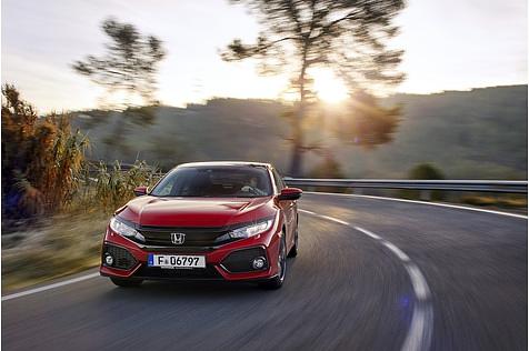 Der Fahrer sitzt 3,5 Zentimeter tiefer