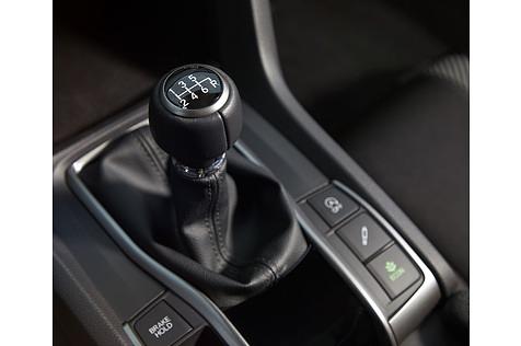 Die Handschaltung ist knackig-leichtgängig