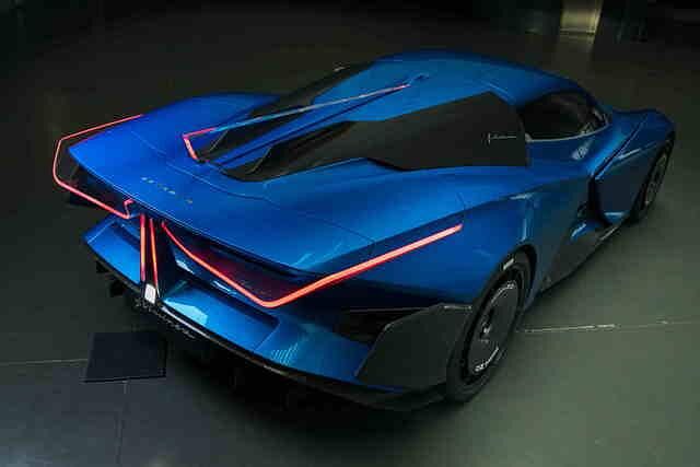 MIt Hilfe von lichtleitendem Glas hat Estrema die Rückleuchten des Fulminea in besonders sehenswerter Weise in Szene gesetzt