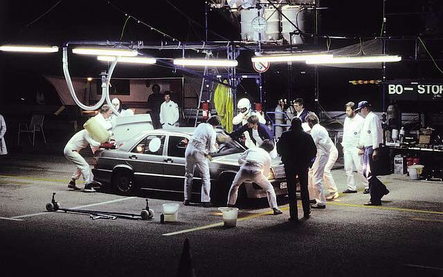 Im Sommer 1983 erzielt der 190 E 2.3-16 Langstrecken-Weltrekorde im italienischen Nardo 