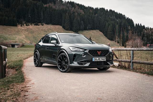 Mit einem neuen Chipsatz holen die Allgäuer gegenüber dem bislang stärksten Formentor noch einmal 60 PS und 50 Nm aus dem Vierzylinder, so dass nun 370 PS und 450 Nm im Fahrzeugschein stehen