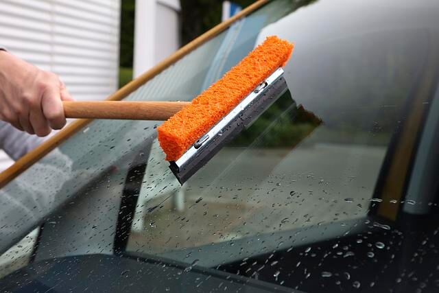 Nicht immer reicht das schnelle Säubern während des Tankens