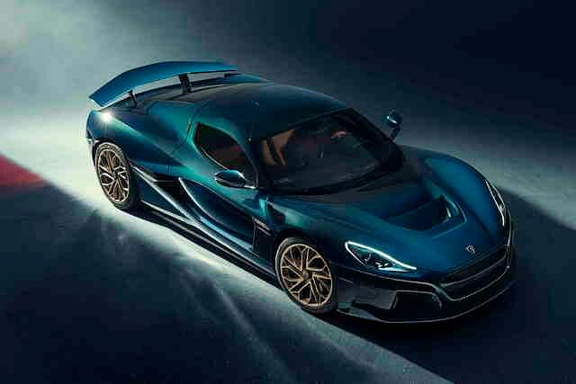 Eigentlich wirkt der Rimac Nevera wie ein typischer Mittelmotor-Sportwagen mit V8, V10 oder V12 im Heck. Doch der Antrieb ist batterieelektrisch