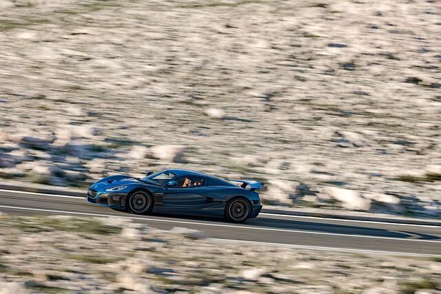 Pro Achse arbeiten zwei Motoren