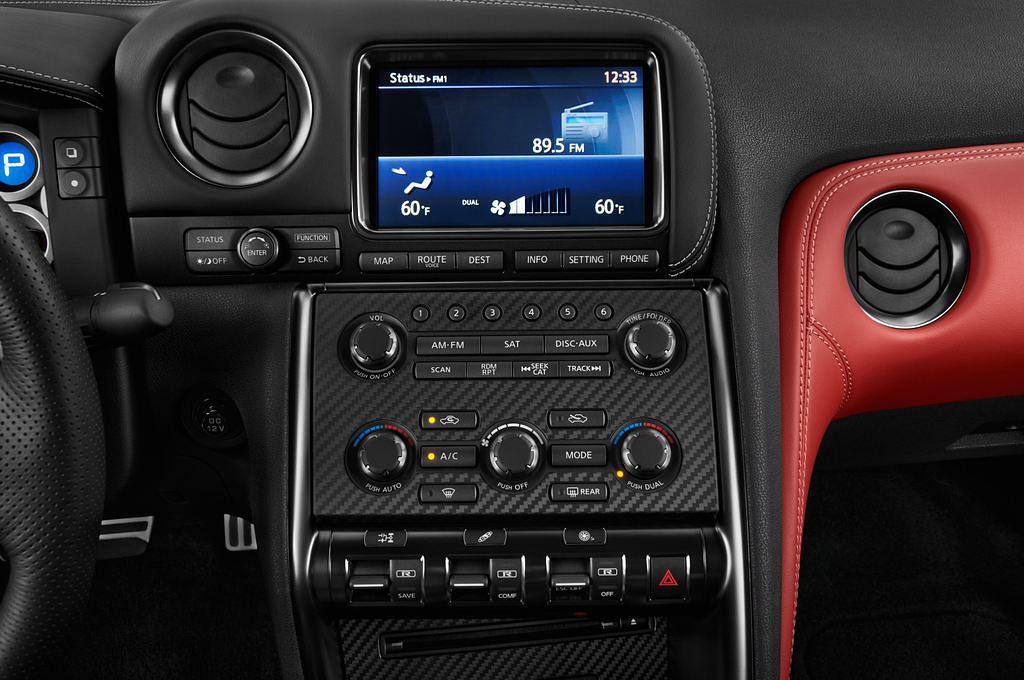 Nissan GT-R (Baujahr 2012) - 2 Türen Temperatur und Klimaanlage