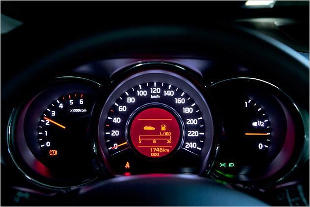 Allerdings bieten schon die normalen Instrumente einen übersichtlichen Anblick samt Chromrahmen