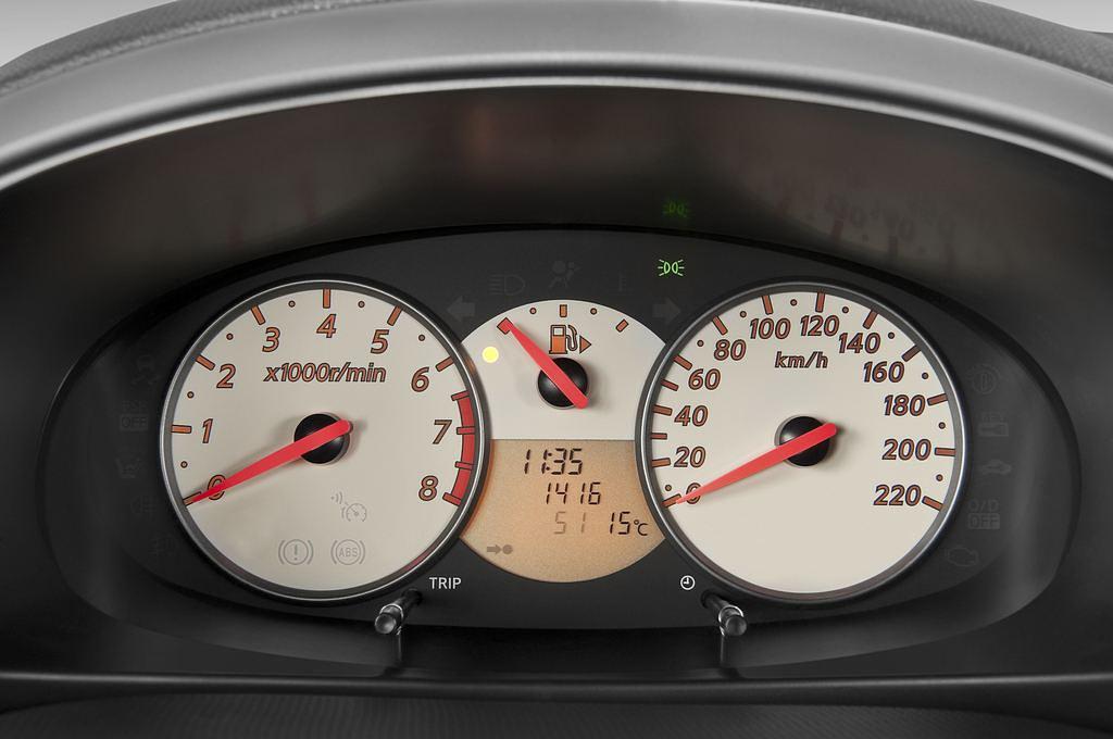 Nissan Micra (Baujahr 2009) Connect 3 Türen Tacho und Fahrerinstrumente