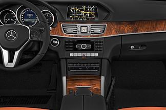 Mercedes E-Class (Baujahr 2015) Elegance 4 Türen Mittelkonsole