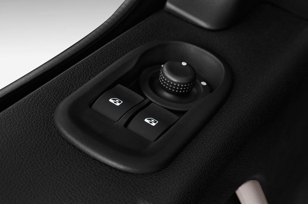 Nissan NV400 (Baujahr 2015) Comfort 4 Türen Bedienungselemente Tür