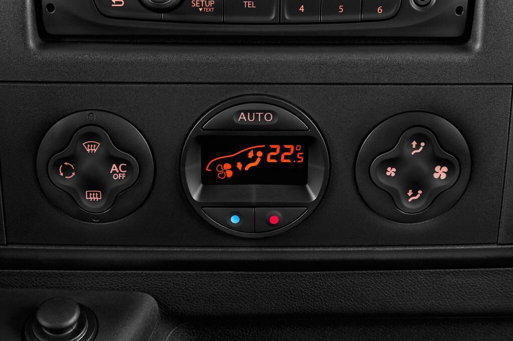 Nissan NV400 (Baujahr 2015) Comfort 4 Türen Temperatur und Klimaanlage
