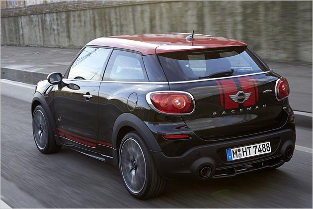 Die beiden Endrohre befinden sich in speziellen Einfassungen