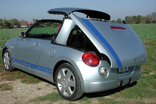 Verdeck öffnen, Phase eins: Heckklappe auf, Dach anheben