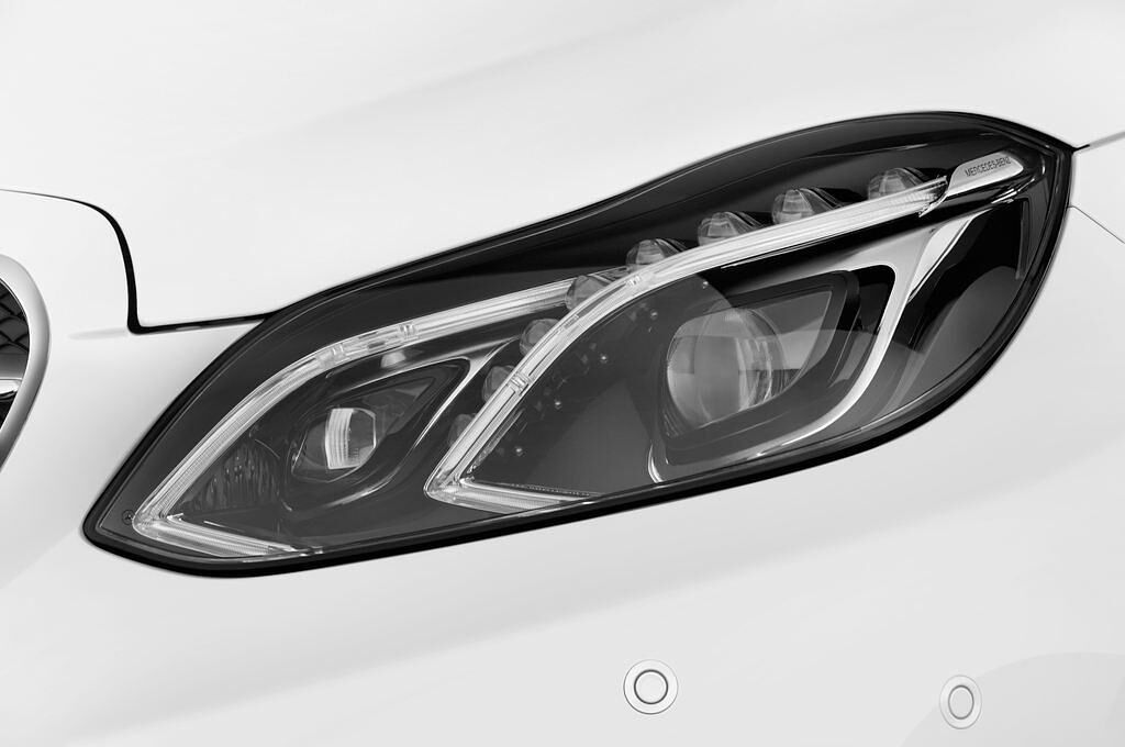 Mercedes E-Class (Baujahr 2015) Avantgarde 5 Türen Scheinwerfer