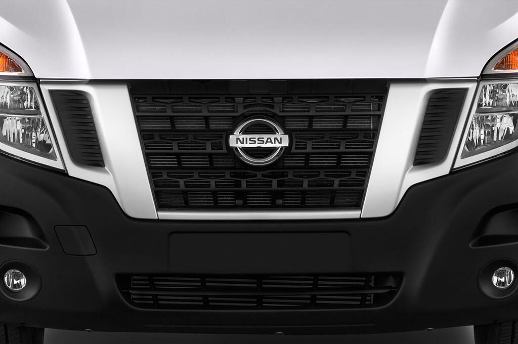Nissan NV400 Kombi (Baujahr 2016) Premium 5 Türen Kühlergrill und Scheinwerfer