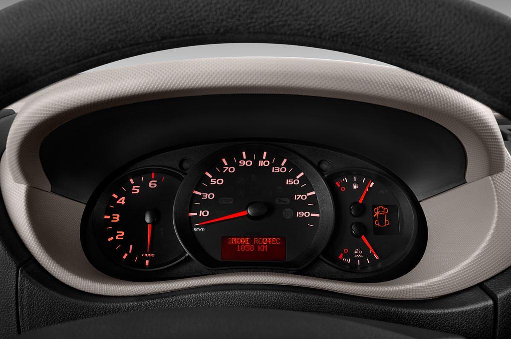 Nissan NV400 Kombi (Baujahr 2016) Premium 5 Türen Tacho und Fahrerinstrumente