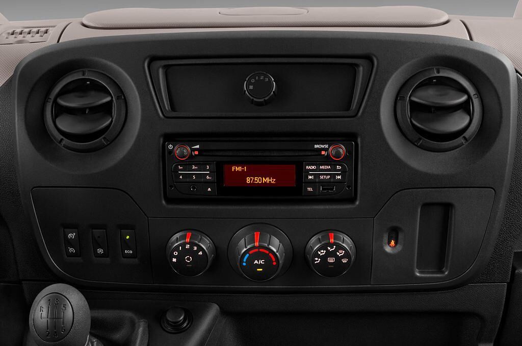 Nissan NV400 Kombi (Baujahr 2016) Premium 5 Türen Mittelkonsole