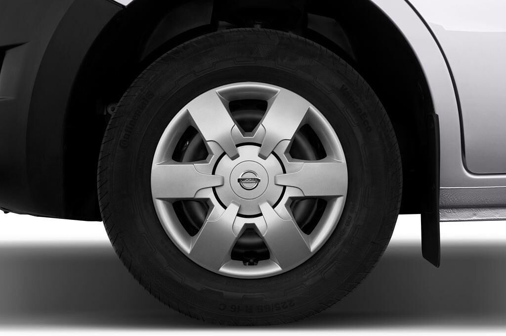 Nissan NV400 Kombi (Baujahr 2016) Premium 5 Türen Reifen und Felge