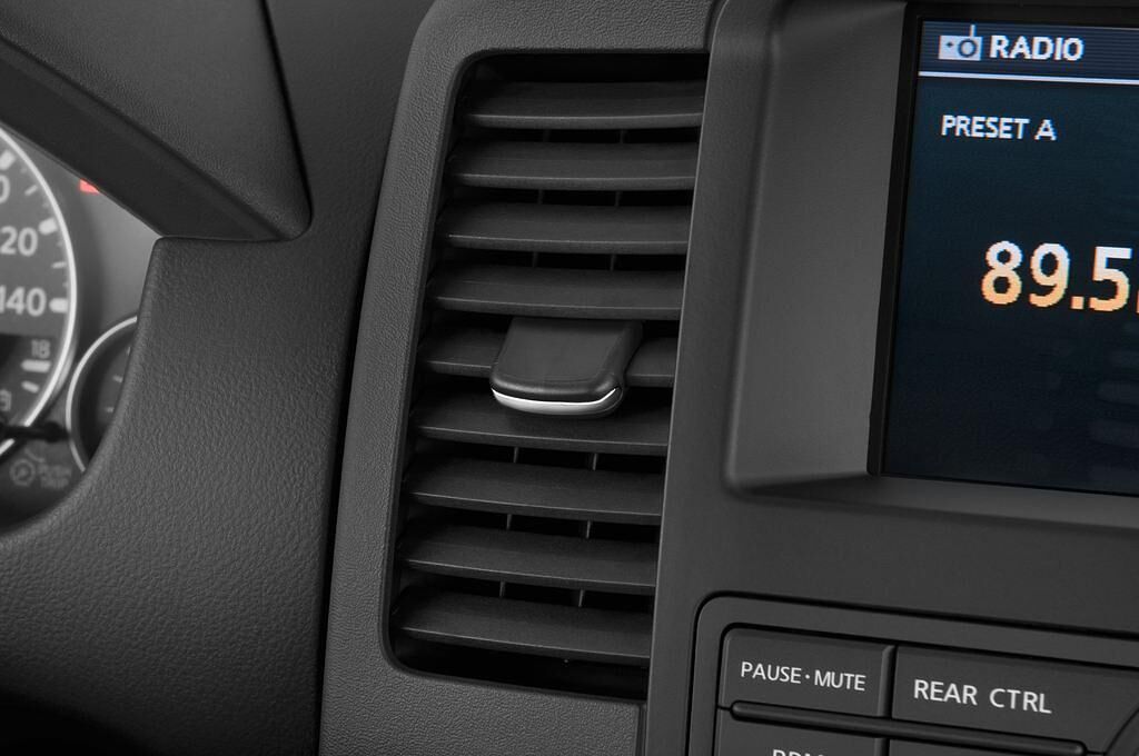 Nissan Pathfinder (Baujahr 2010) LE 5 Türen Lüftung