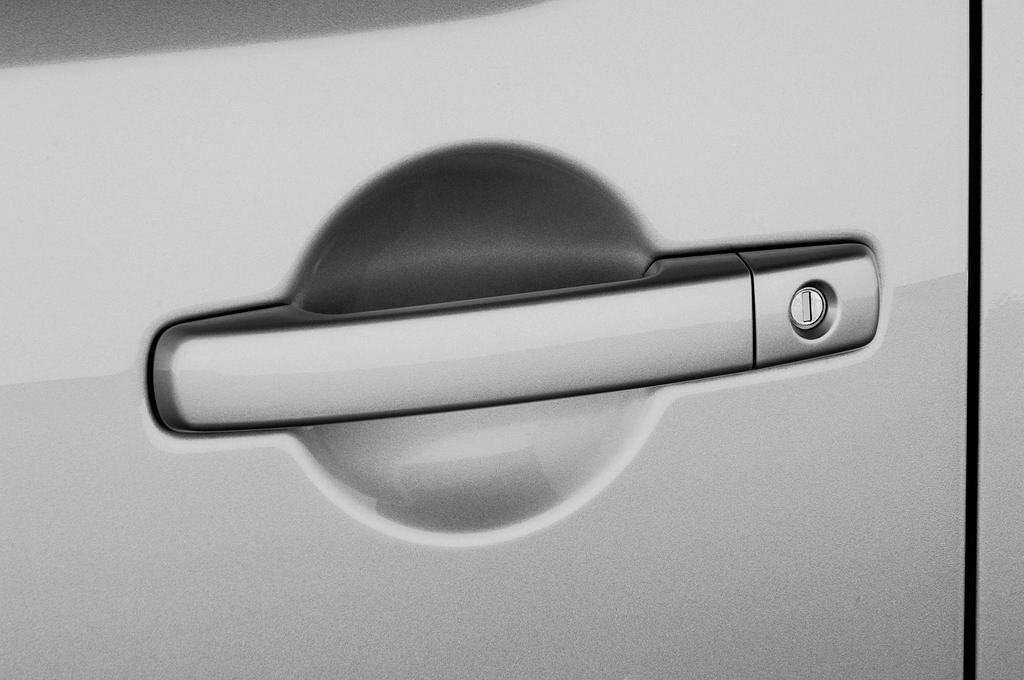 Nissan Pathfinder (Baujahr 2010) LE 5 Türen Türgriff