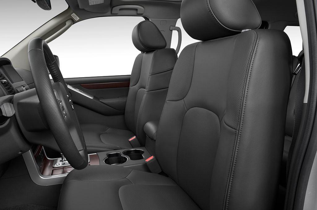 Nissan Pathfinder (Baujahr 2010) LE 5 Türen Vordersitze
