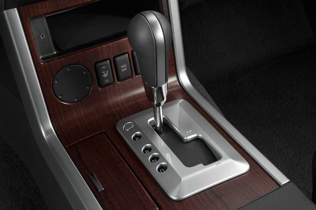 Nissan Pathfinder (Baujahr 2010) LE 5 Türen Schalthebel