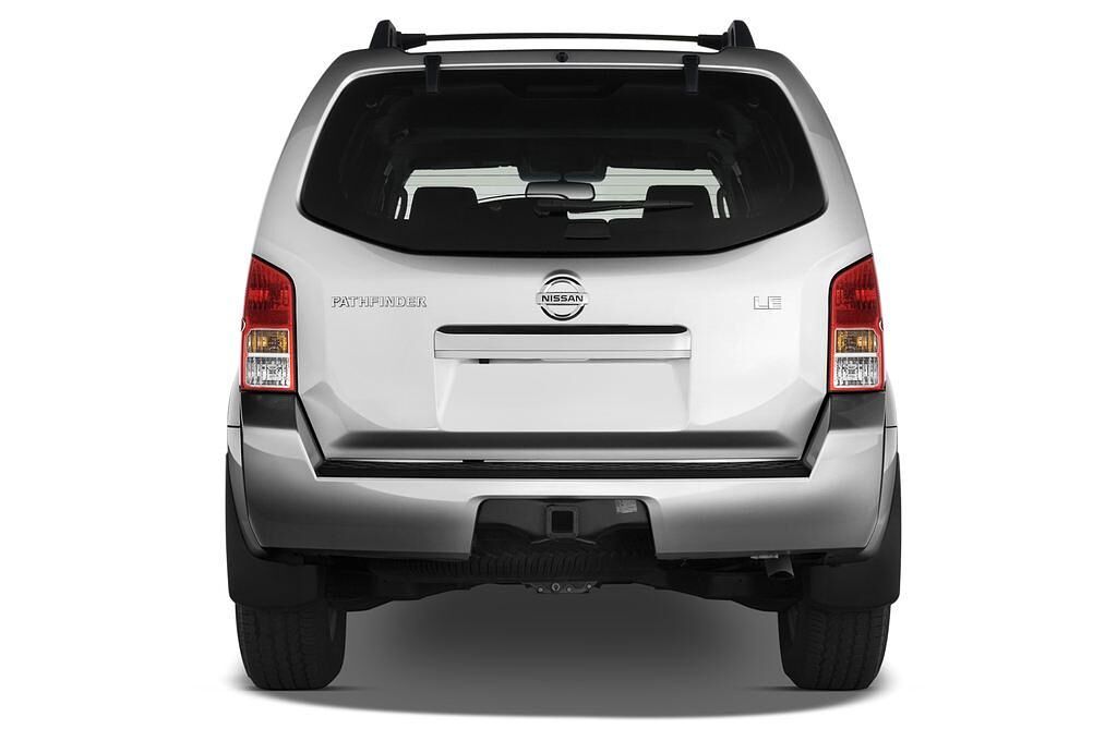 Nissan Pathfinder (Baujahr 2010) LE 5 Türen Heckansicht
