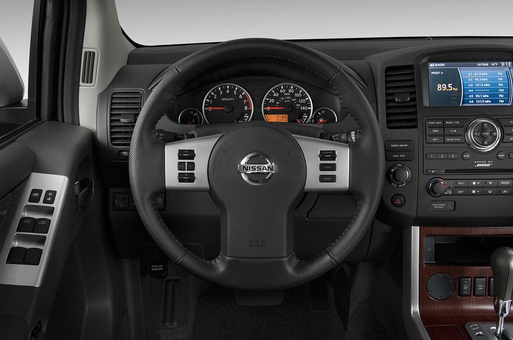 Nissan Pathfinder (Baujahr 2010) LE 5 Türen Lenkrad