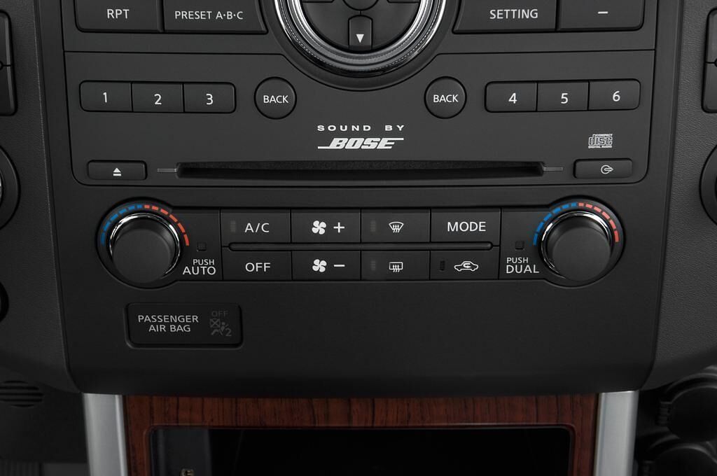 Nissan Pathfinder (Baujahr 2010) LE 5 Türen Temperatur und Klimaanlage