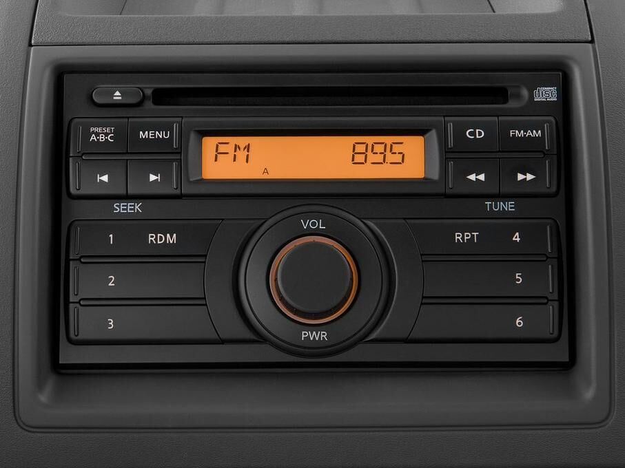 Nissan Pathfinder (Baujahr 2010) SE 5 Türen Radio und Infotainmentsystem