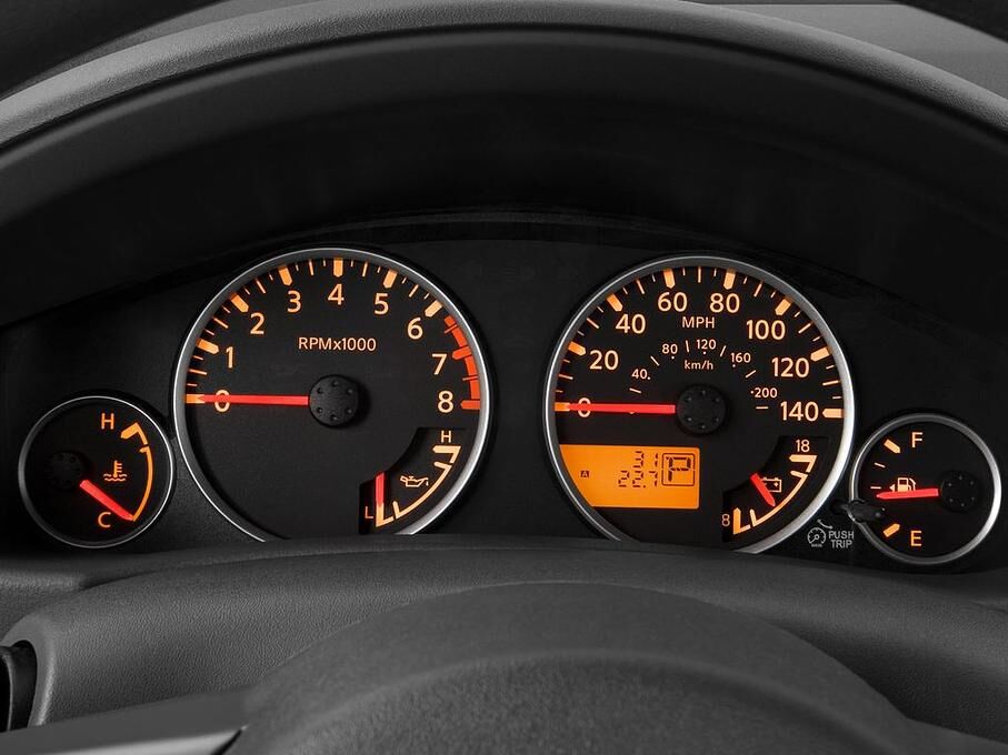 Nissan Pathfinder (Baujahr 2010) SE 5 Türen Tacho und Fahrerinstrumente