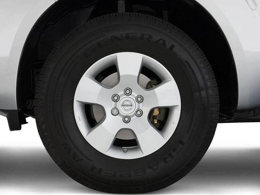 Nissan Pathfinder (Baujahr 2010) SE 5 Türen Reifen und Felge