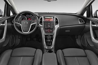 Opel Astra (Baujahr 2012) INNOVATION 5 Türen Cockpit und Innenraum