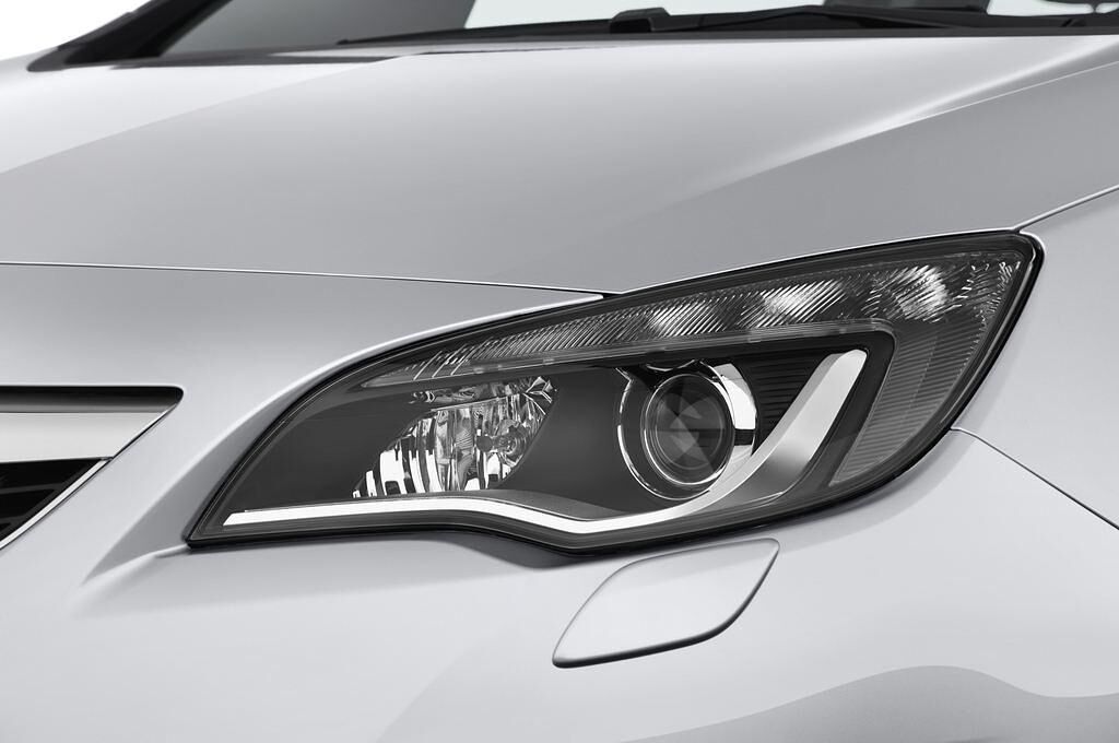 Opel Astra (Baujahr 2012) INNOVATION 5 Türen Scheinwerfer