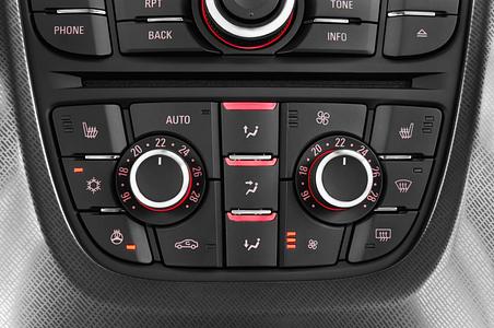 Opel Astra (Baujahr 2012) INNOVATION 5 Türen Temperatur und Klimaanlage