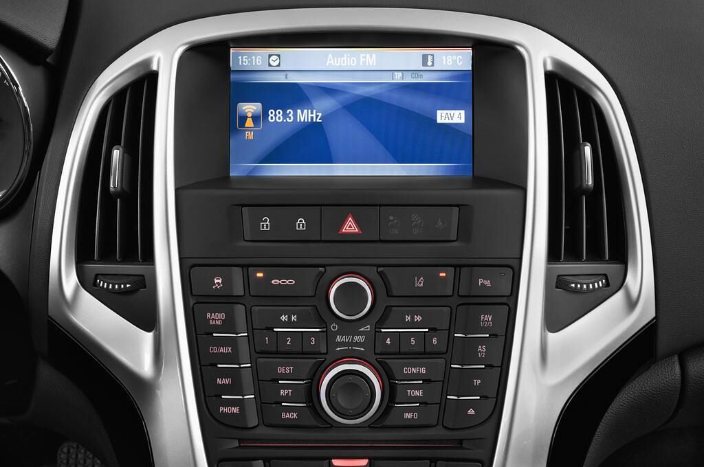 Opel Astra (Baujahr 2013) Sport 5 Türen Radio und Infotainmentsystem