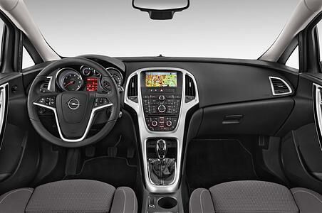 Opel Astra (Baujahr 2013) Sport 5 Türen Cockpit und Innenraum