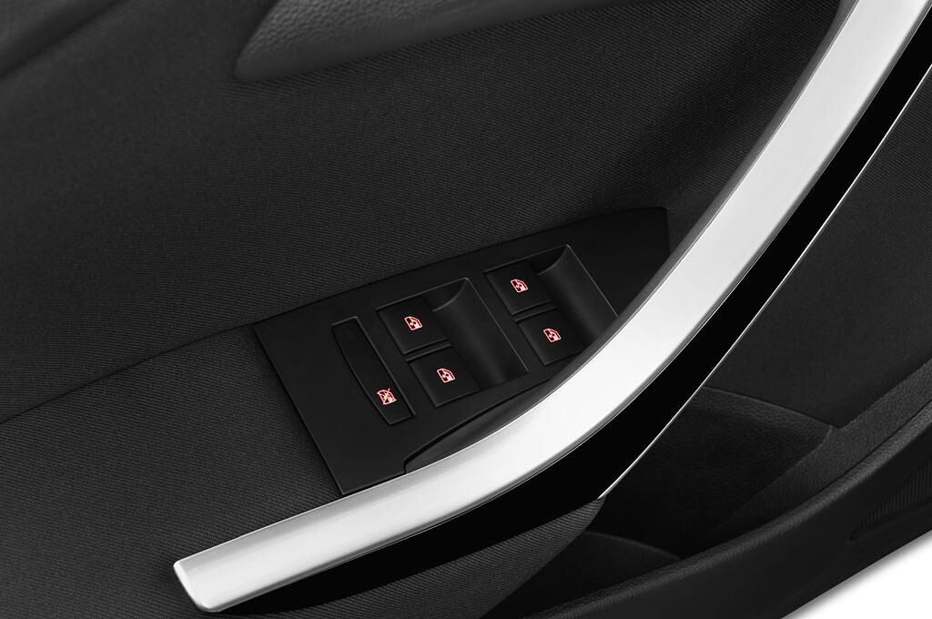 Opel Astra (Baujahr 2013) Sport 5 Türen Bedienungselemente Tür